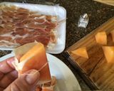 Foto del paso 2 de la receta: Bocados frescos para las Fiestas: melón y prosciutto