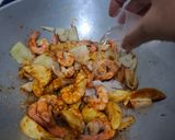 Foto langkah ke 7 dari resep Kentang Udang Saus Tiram.