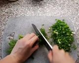 Фото кроку 1 до Окрошка на кефірі і заправці 😏.
