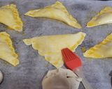 Foto del paso 7 de la receta: Hojaldres rellenos de mazapán