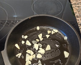 Foto del paso 1 de la receta: Salteado de espinacas con champiñones