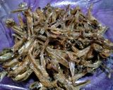 Foto langkah ke 2 dari resep 106)sayur daun singkong teri kuah santan.