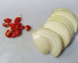 Foto langkah ke 1 dari resep Omelet Bawang Bombay.