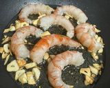 Foto del paso 2 de la receta: Merluza con gambones