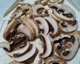 Foto del paso 3 de la receta: Hongos salteados con cebolla