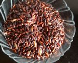 A picture of step 1 of Black rice tangy salad.