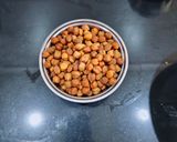 A picture of step 1 of Stuffed Kala Chana Paratha.