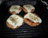 Foto del paso 3 de la receta: Hamburguesas de carne vacuna y salchicha parrillera