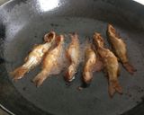 চিলি ট্যাংরা (chilli tyangra recipe in bengali) রেসিপির ধাপ 2 ছবি