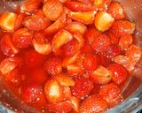 Foto langkah ke 1 dari resep Selai / Saus Strawberry Krenyes.