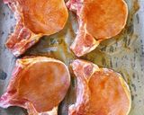 Pas rețetă Cotlet de porc cu sos și cartofi la cuptor 1 fotografie