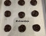 Foto langkah ke 7 dari resep Crunchy brownie cookies.