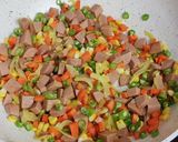 Foto langkah ke 3 dari resep Roti Tawar Goreng isi Ragout.