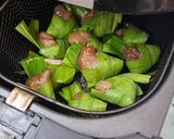 รูปขั้นตอนการทำที่ 6 ของ ไก่ห่อใบเตย (หม้อทอดไร้น้ำมัน)