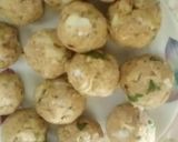 A picture of step 4 of Cheesy chicken potato balls.