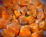 Hình bước làm 1 của món Salad Cá Hồi Sốt Trứng, Tôm Khô