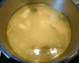Foto del paso 6 de la receta: Caldo de pollo (con olla exprés)
