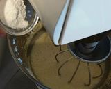 Foto del paso 5 de la receta Bizcocho de yogur y almendras
