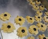 Foto langkah ke 3 dari resep Kue Dahlia/kue semprit.
