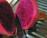 Foto langkah ke 1 dari resep Oseng Kulit Buah Naga.