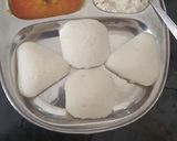 A picture of step 4 of Idli with coconut chutney.