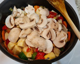 Foto del paso 4 de la receta: Rabo de ternera en salsa de chirivías, pimientos y zanahorias
