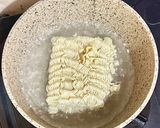 Foto langkah ke 5 dari resep Indomie Goreng Spesial plus Ebi Furai.