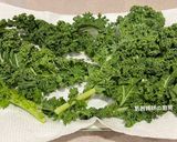 A picture of step 2 of Crispy Kale Chips.