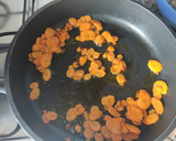Foto del paso 2 de la receta: Rape con berberechos gambas y guisantes
