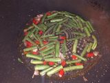 Sarden asam dengan lokio dan kacang panjang