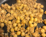 Foto del paso 3 de la receta: Arroz con garbanzos y atún