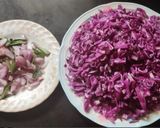 A picture of step 1 of Purple cabbage sabji.