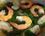 Hình bước làm 3 của món Canh rau dền nấu tôm và chả cá