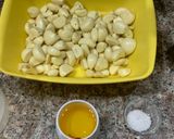 A picture of step 1 of Garlic paste.