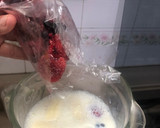 Foto del paso 1 de la receta: Licuado de plátano y Frutos rojos al estilo Sonorense