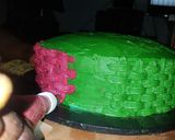 A picture of step 2 of Basket wave cake decoration.