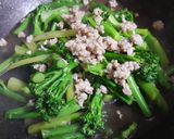 Hình bước làm 2 của món Bông cải xào thịt xay
