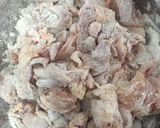 รูปขั้นตอนการทำที่ 1 ของ “ผัดพริกเผาไก่กรอบ”