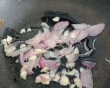 Foto langkah ke 3 dari resep Tumis Pucuk daun labu.