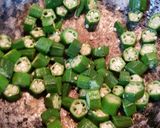 A picture of step 2 of Ladiesfinger moor kulambhu Okra Yoghurt curry.