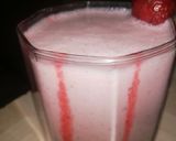A picture of step 5 of Strawberry Shake 🍓.
