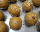 A picture of step 4 of Besan ladoo.