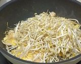 Foto langkah ke 5 dari resep Kwetiau Goreng.