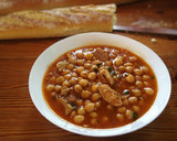 Foto del paso 11 de la receta: Garbanzos en salsa de tomate con pollo y butifarra a la barbacoa