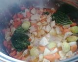 Tárkonyos csirkeraguleves gazdagon recept fázis 4 fotója