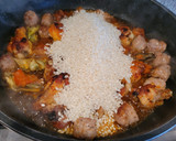 Foto del paso 2 de la receta: Paella de pollo, conejo, butifarra y verduras