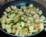 Foto del paso 1 de la receta: Buñuelos de calabacín