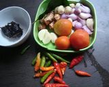 Foto langkah ke 2 dari resep Kembung kuah kunyit asam.
