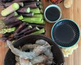 A picture of step 1 of Stir Fry Asparagus and King Prawns in Thai Chilli Jam Sauce 🌶 🦐 🌿.