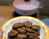 Foto langkah ke 7 dari resep Oat Choco Almond Cookies Teflon (takaran sendok, tanpa oven, tanpa mixer).